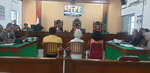 Tiga Rekan KKN Jadi Saksi dalam Sidang Gugatan Ijazah Jokowi