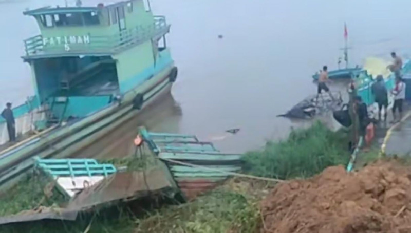 Kapal Feri Fatimah Dua Karam di Sebulu