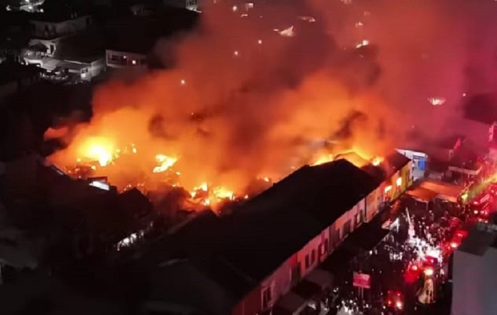 Kebakaran Gudang dan Ruko Tekstil di Cipadu Berhasil Dipadamkan