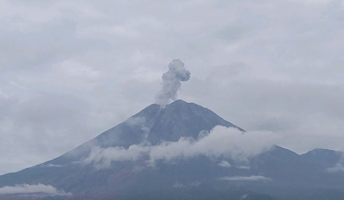Erupsi Semeru Kembali Terjadi, Kolom Abu Capai 1.000 Meter