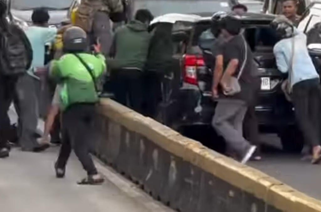 Kronologi Mobil Ugal-ugalan di Gunung Sahari hingga Dikepung Warga