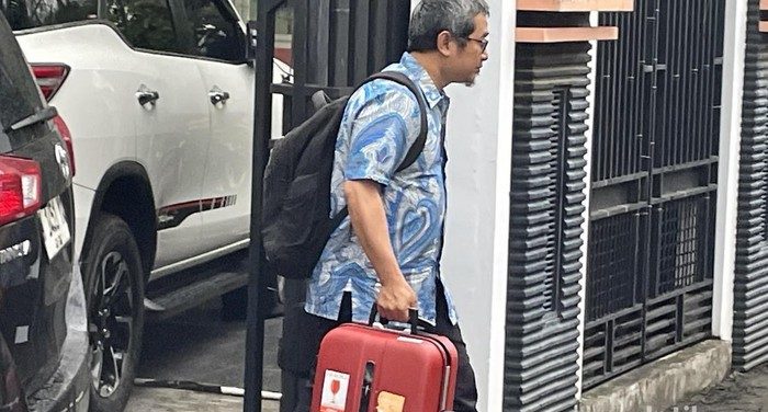KPK Geledah Rumah Eks Pj Sekda Pati Riyoso, Bawa 3 Koper Barang Bukti