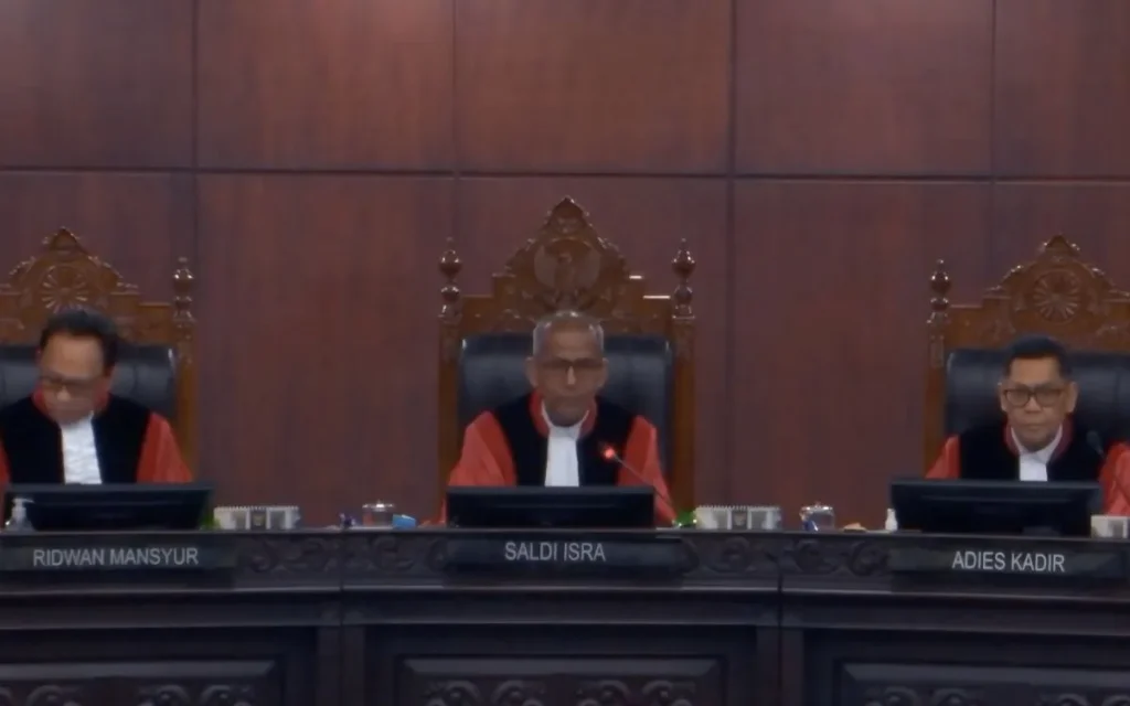 Adies Kadir Jalani Sidang Perdana sebagai Hakim MK