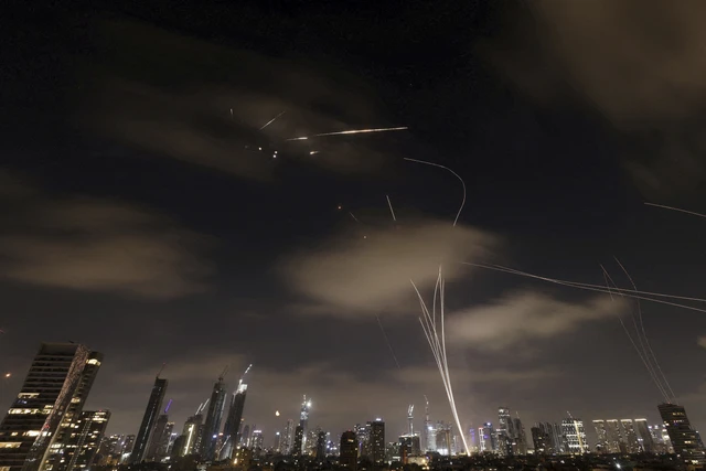 Iran Sebut Rudalnya Serang Lokasi Diduga Markas Komando AS-Israel