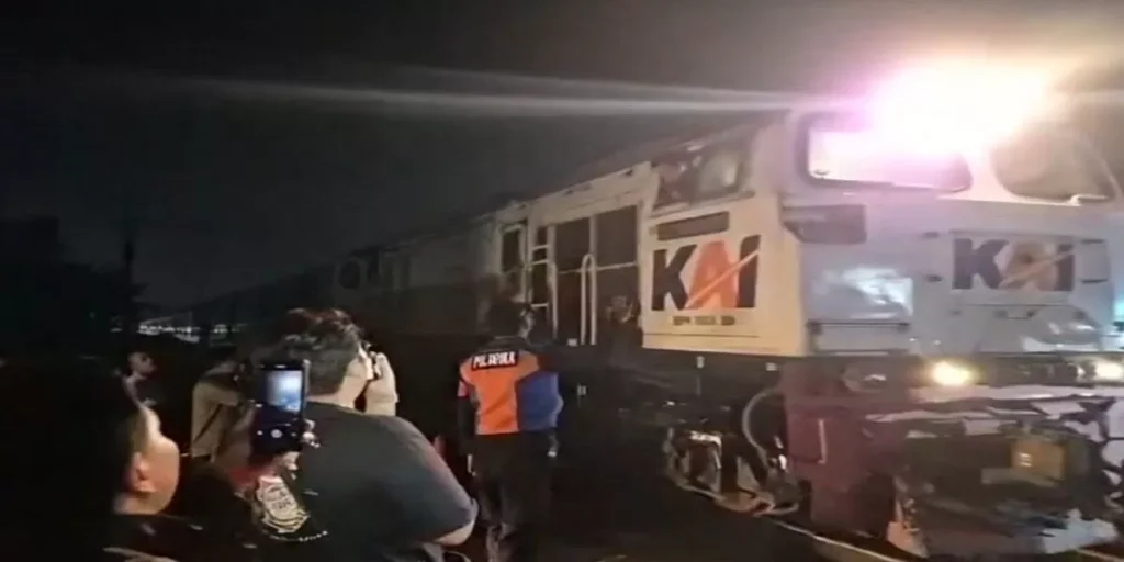 KA Blambangan Ekspres Tabrak Truk di Probolinggo, Masinis Terluka