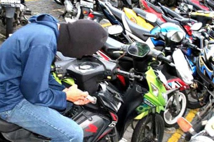 Pelaku Curanmor Ditangkap di Pasar Parung, Satu Orang Buron