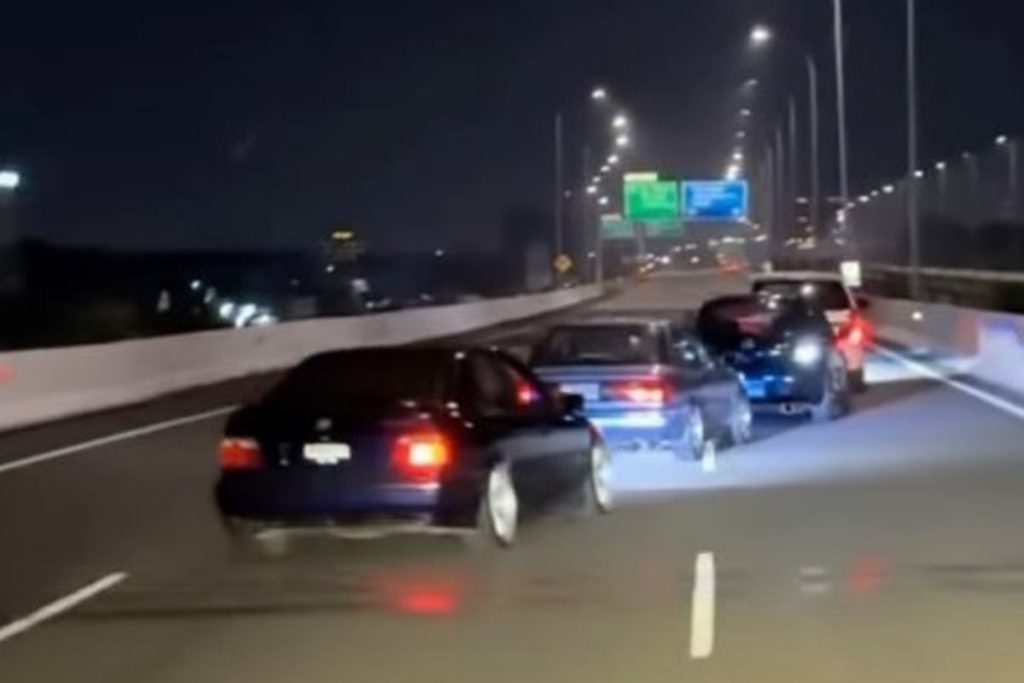 Polisi Tegur Pengemudi Mobil Zig-Zag di Tol Becakayu