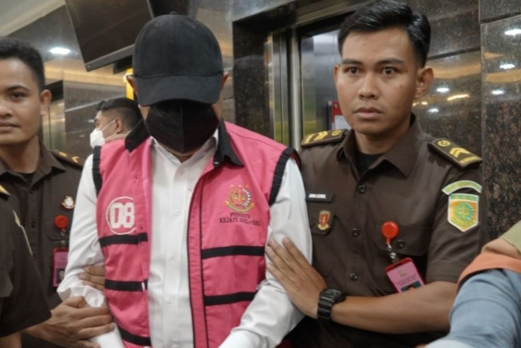 Kejati Sulsel Tahan Eks Pj Gubernur dalam Kasus Korupsi Bibit Nanas