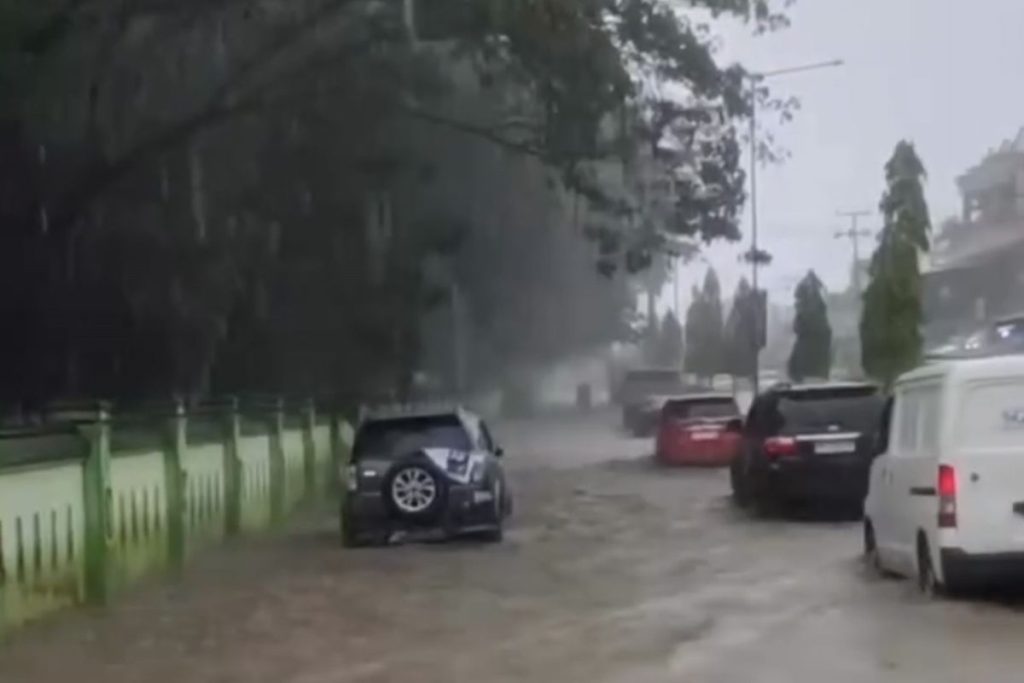 Banjir dan Longsor Terjang Jayapura, Akses Jalan Lumpuh di Sejumlah Titik