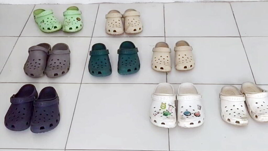 Sepuluh Anak di Tasikmalaya Kedapatan Curi Sandal Crocs Warga