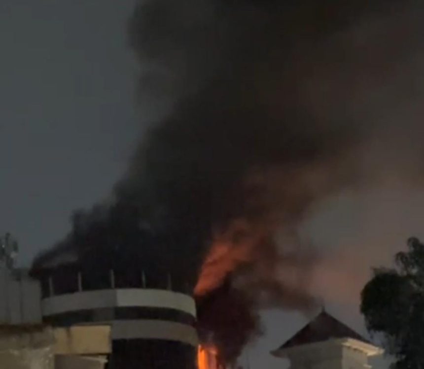 Kebakaran Rooftop Hotel Arkenso, Satu Pegawai Terluka