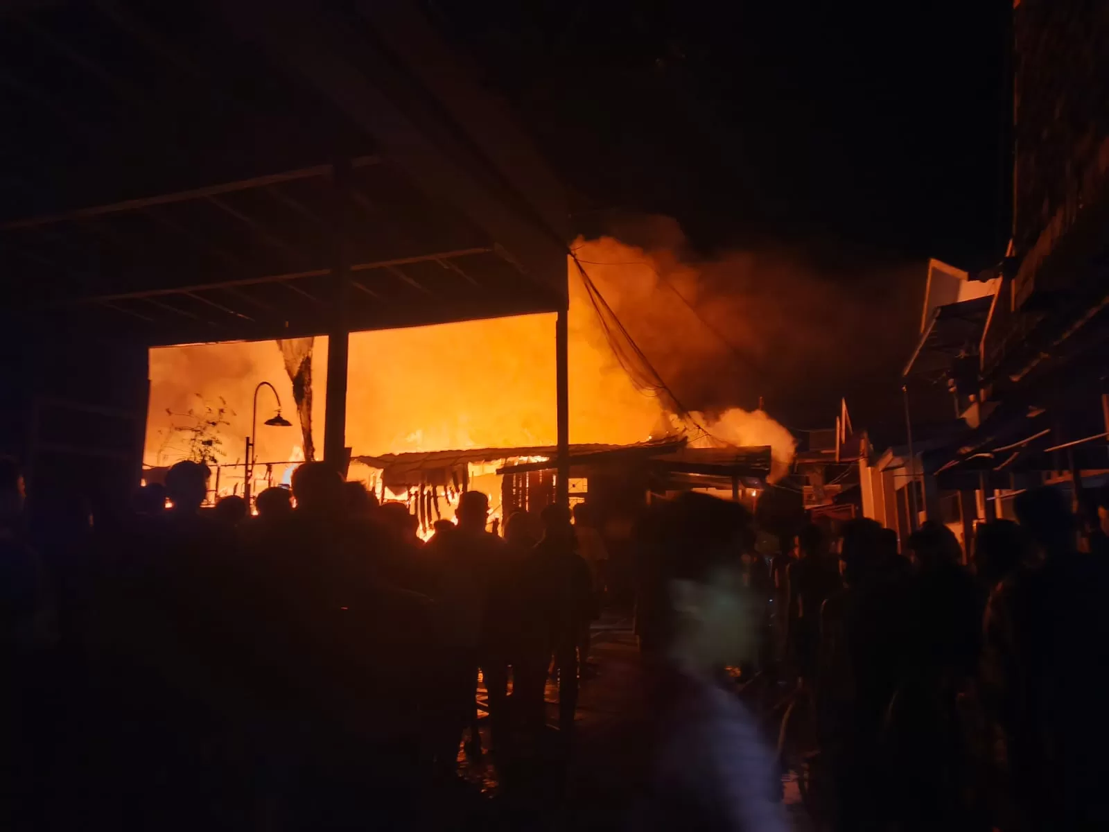 Kebakaran Dini Hari di Samarinda, 5 Rumah dan 1 Langgar Hangus