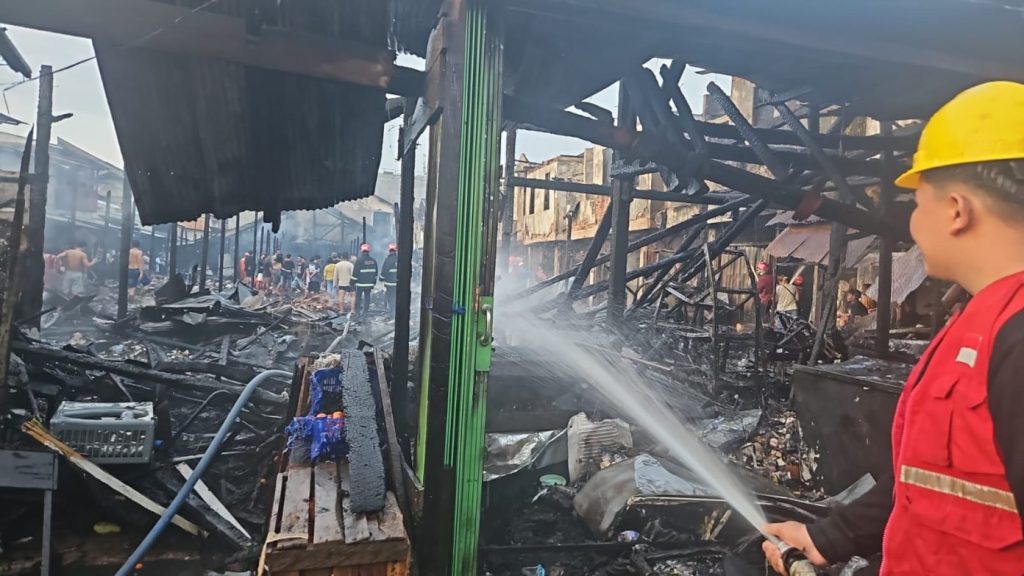 Api Mengamuk di Pasar Segiri Samarinda, Petugas Berjibaku Sejak Subuh