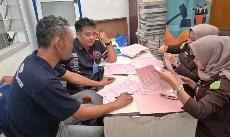 Tersangka Korupsi BUMNag Unggul Jaya Resmi Diserahkan ke Jaksa Simalungun