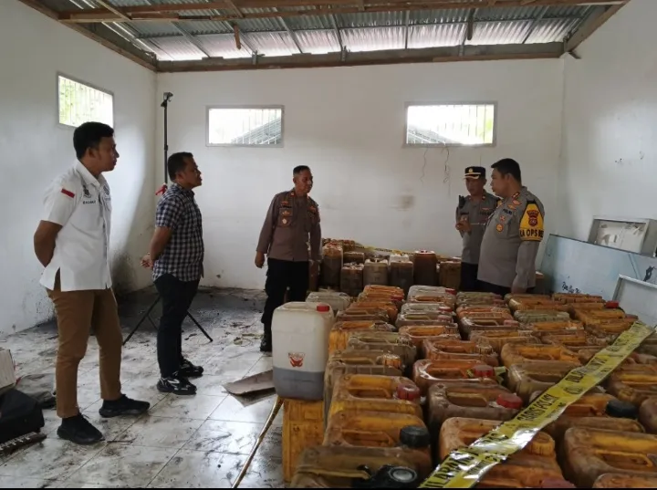 Polisi Gagalkan Distribusi Ilegal 5 Ton Solar di Buton