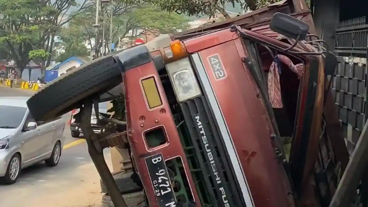 Truk Rem Blong Tewaskan Pemudik, Jalur Nagreg Lumpuh Total