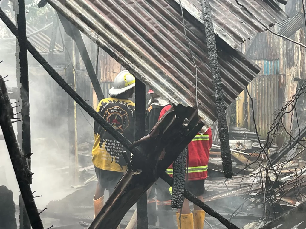 Api Hanguskan Bangunan Kosong di Samarinda, Dipadamkan 35 Menit