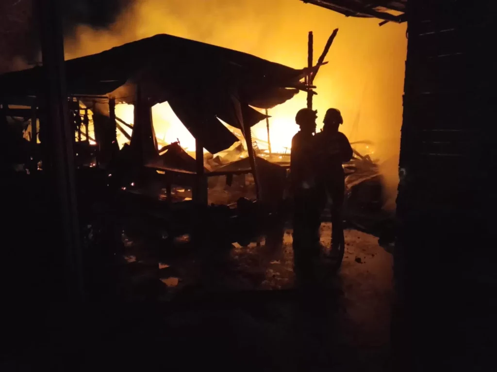 Kebakaran Maut di Paser, Dua Penghuni Tewas dan Rumah-Toko Ludes