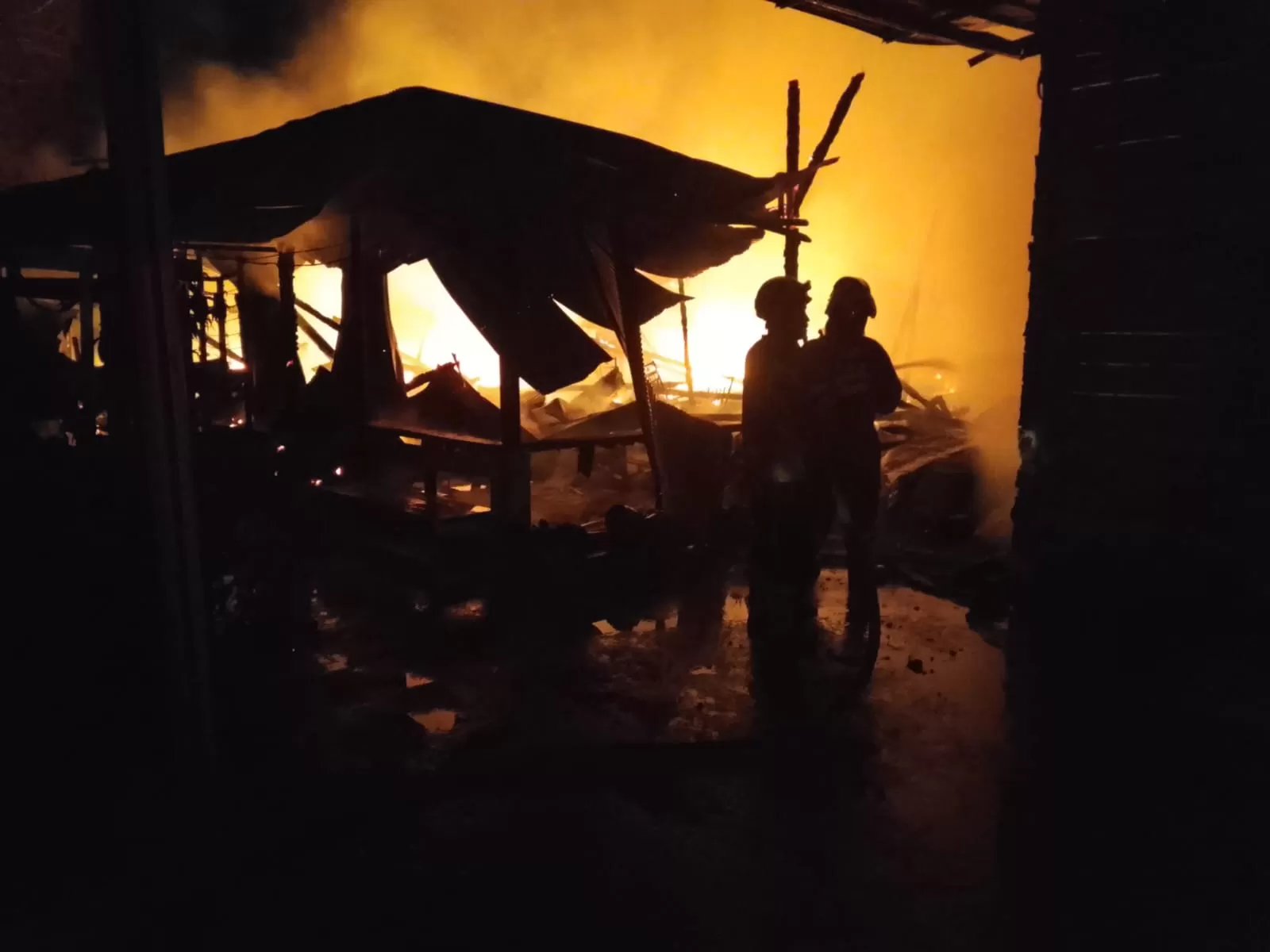 Kebakaran Maut di Paser, Dua Penghuni Tewas dan Rumah-Toko Ludes