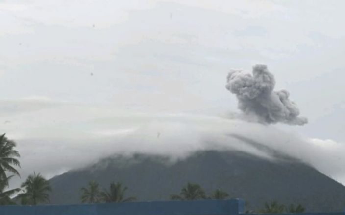 Gunung Ibu Kembali Meletus, Aktivitas Meningkat dalam Sepekan