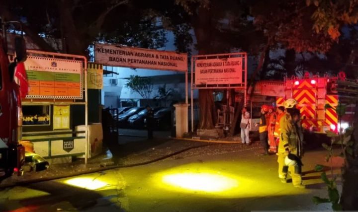 Rumah di Mampang Prapatan Jaksel Terbakar, 68 Petugas Dikerahkan