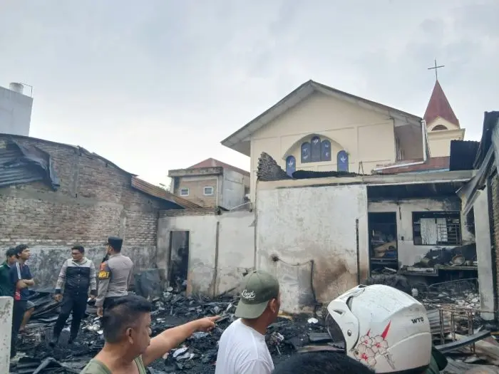 Bengkel Ban Terbakar di Pematangsiantar, 1 Rumah Ludes dan 2 Rusak