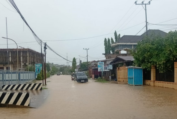 Banjir Kembali Rendam Tambak Rel Tenggarong, Aktivitas Warga Terganggu