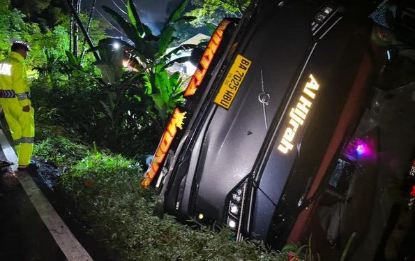 Bus PO Anugerah Masuk Jurang di Sumsel