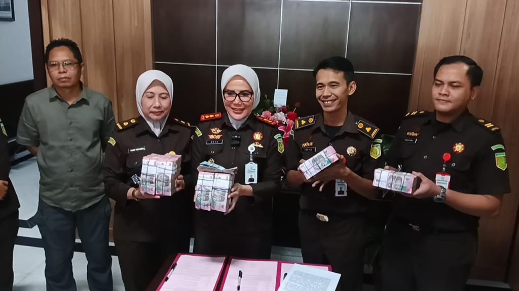 Kejari Ciamis Setor Rp607 Juta Uang Korupsi ke Kas Negara