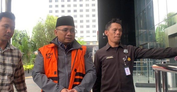 Yaqut Kembali Ditahan, Tiba di KPK Kenakan Rompi Oranye