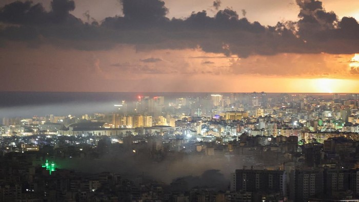 Konflik Memanas! Israel Bombardir Beirut Selatan, Asap Membumbung