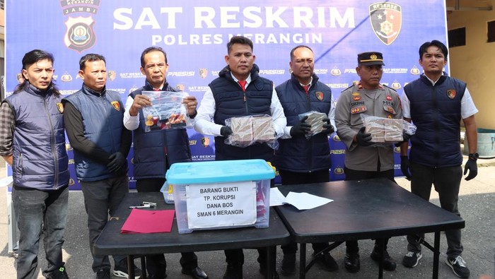 Mantan Kepsek SMAN 6 Merangin Ditahan Kasus Dana BOS