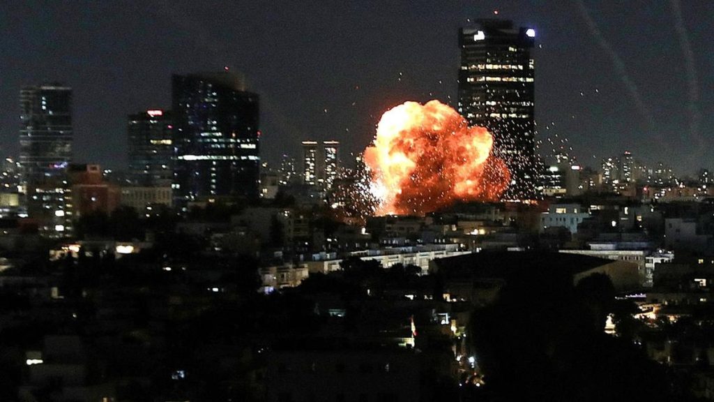 Rudal Iran Hantam Tel Aviv, 1 Tewas dan Sejumlah Warga Terluka