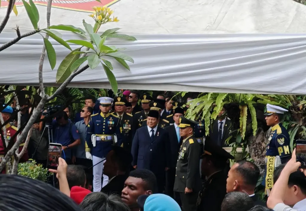 Prabowo Jadi Inspektur Upacara Pemakaman Wapres ke-6 Try Sutrisno