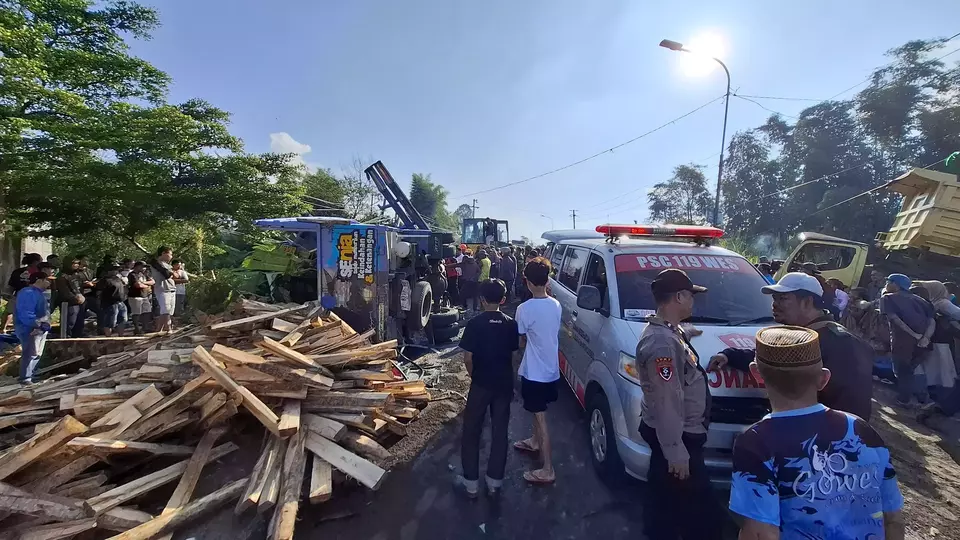 Kecelakaan Beruntun 5 Kendaraan di Wonosobo, 1 Tewas dan 3 Luka Berat