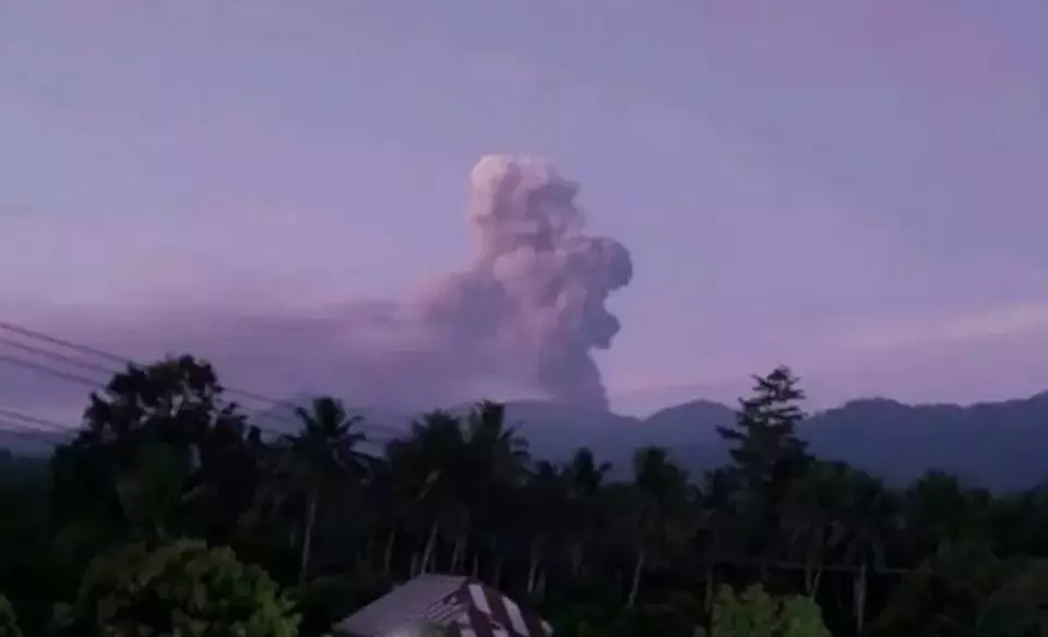 Gunung Dukono Erupsi Lagi, Abu Vulkanik Capai 1,4 Km