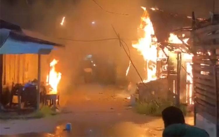 Dini Hari Mencekam, Kebakaran di Basirih Banjarmasin Picu Kepanikan