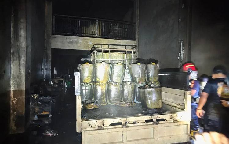 Percikan Pompa Listrik Picu Kebakaran, Ruko dan 9 Kendaraan di Palangka Raya Hangus