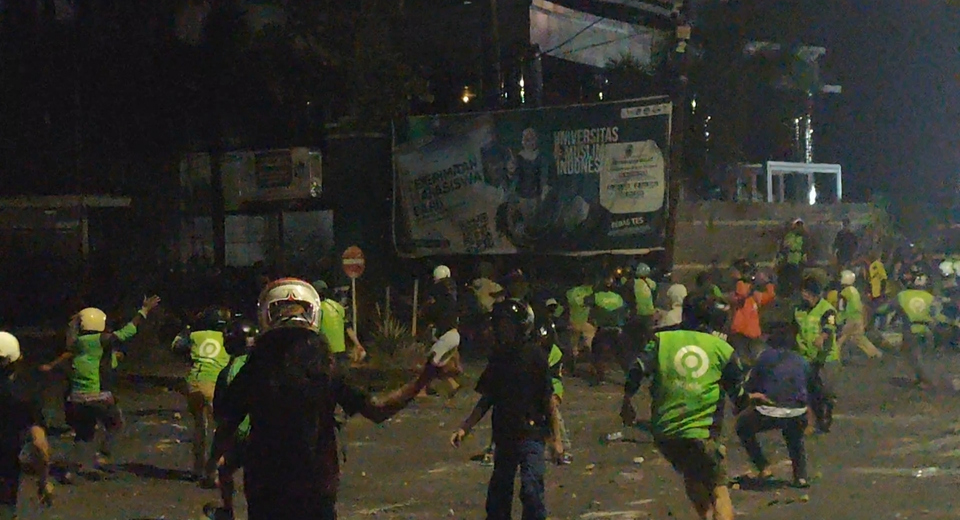 Jalan Ditutup Lama, Bentrok Mahasiswa dan Ojol Tak Terhindarkan