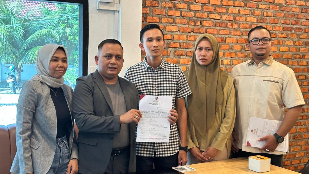 Ajudan Gubernur Riau Nonaktif Gugat KPK Rp 11 Miliar