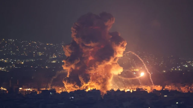 Serangan Udara Israel Picu Tiga Ledakan Besar di Beirut