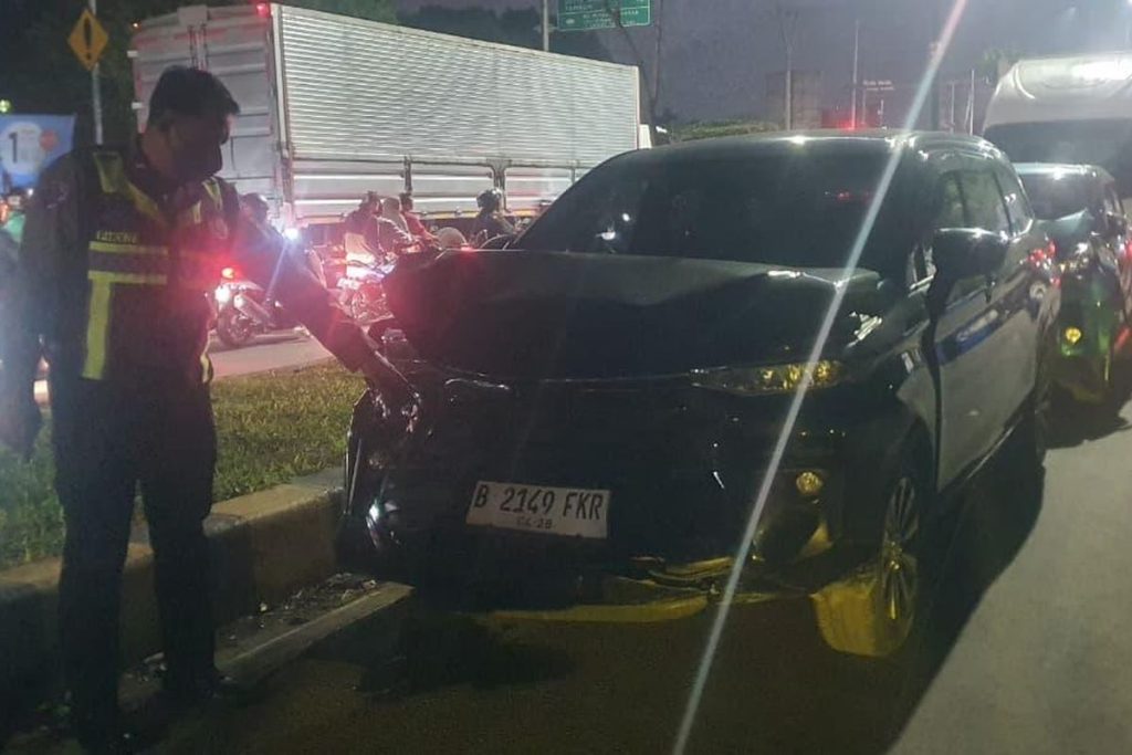 Rem Diduga Blong, Truk Picu Kecelakaan Beruntun 9 Kendaraan di Bekasi
