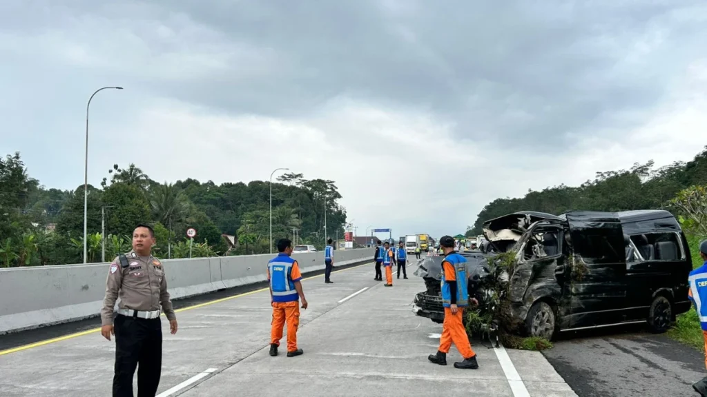 Kecelakaan Maut di Tol Semarang–Solo, Sopir Hiace Diduga Mengantuk, 2 Tewas