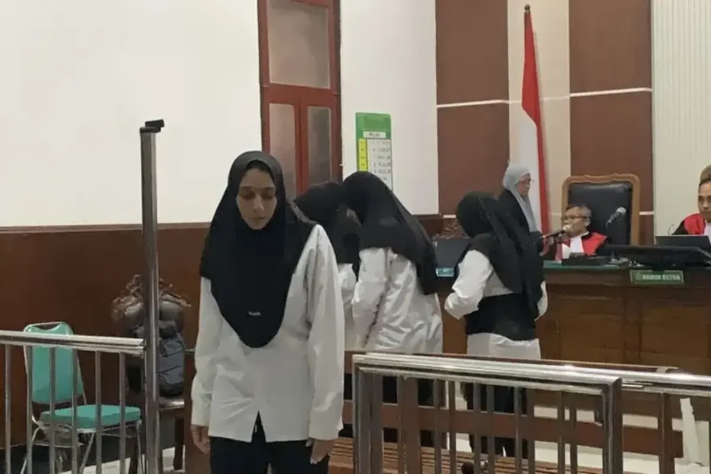 Empat WNA Pencuri Emas di Surabaya Dituntut 1,5 Tahun Penjara