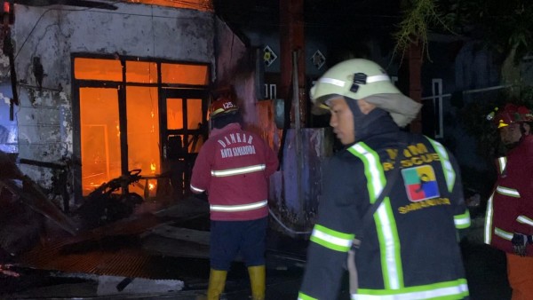 Kebakaran Gudang di Rapak Binuang Samarinda, Akses Sempit Hambat Damkar