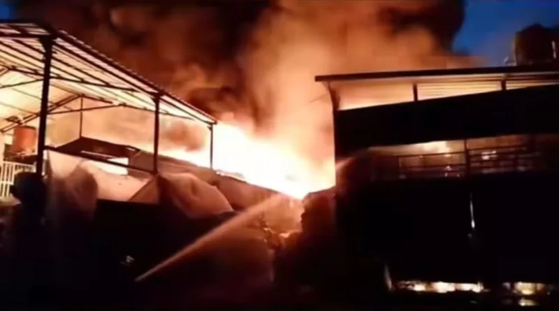 Gudang Rongsok di Margaasih Bandung Ludes Terbakar, Api Cepat Membesar