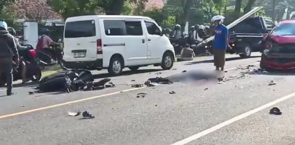 Motor Diduga Ngebut di Tikungan, Satu Tewas di Magetan