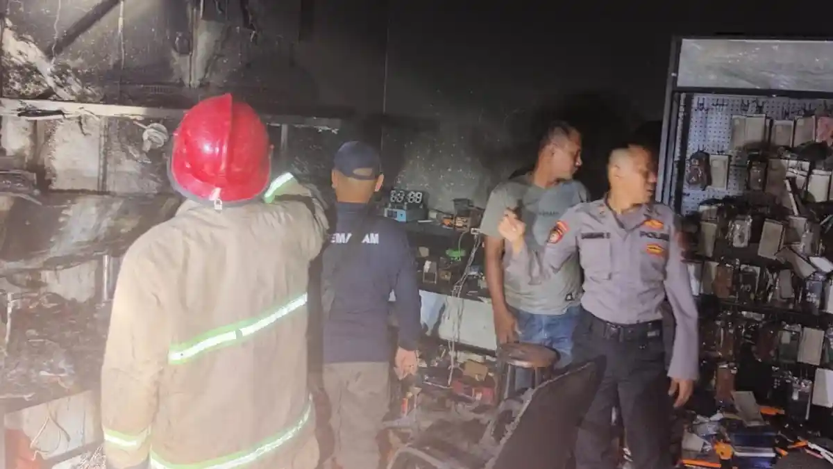 Konter HP di Babat Lamongan Terbakar, Diduga Dipicu Korsleting Kipas Angin