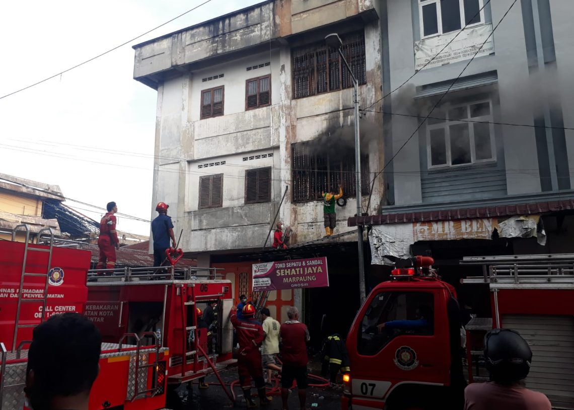 Toko Sepatu di Jalan Thamrin Pematangsiantar Terbakar, Api Berhasil Dicegah Meluas