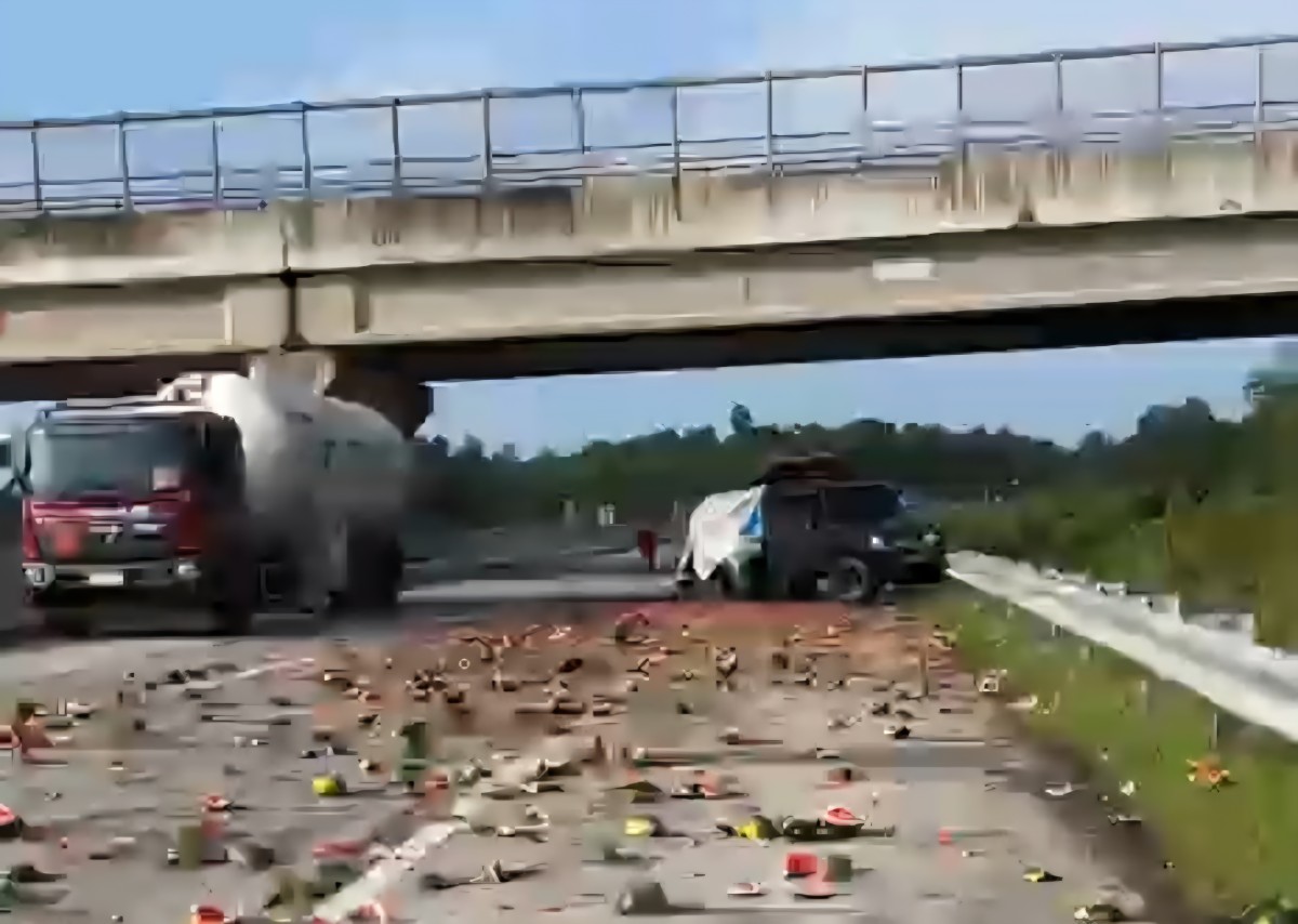Tabrakan di Tol Balsam, Sopir Pikap Tewas Terjepit